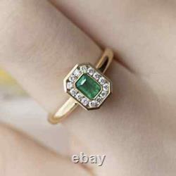 Elegant Style Natural Emerald and Diamonds Gemstone Ring 10k Yellow Gold ring