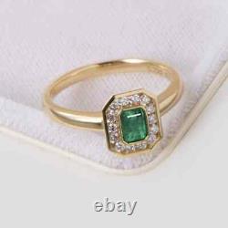 Elegant Style Natural Emerald and Diamonds Gemstone Ring 10k Yellow Gold ring