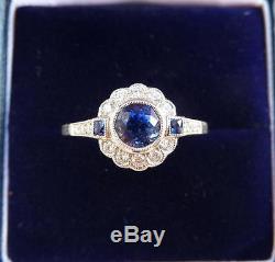 Gorgeous 18ct white gold art deco style 0.75ct Sapphire and Diamond daisy ring