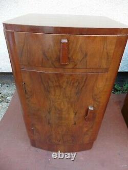 PAIR OF ART DECO WALNUT BOW FRONT BEDSIDE CABINETS, TABLES, CHESTS, CIRCA 1920s