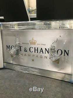 White Moet & Chandon Champagne Picture with 3D Glasses and Sparkle Detail