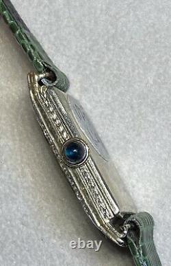 Antique Art Déco European Diamond Emerald Sapphire Platinum Tonneau Montre 1920s