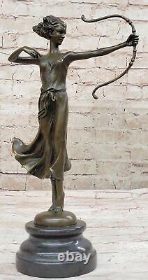 Art Déco 1920 Style Nude Diana la Chasseresse avec Arc Statue Sculpture en Bronze en Vente
