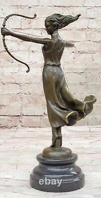 Art Déco 1920 Style Nude Diana la Chasseresse avec Arc Statue Sculpture en Bronze en Vente