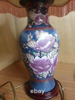 Belle lampe chinoise de style Art déco, grande et peinte à la main, avec un abat-jour Vogue