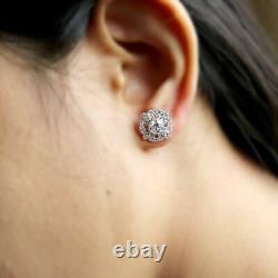 Boucles d'oreilles de mariage en diamant rond créé en laboratoire de style Art Déco en or blanc 14 carats rempli