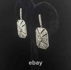 Boucles d'oreilles pendantes en diamant créé en laboratoire de style Art Déco avec finition en or blanc 14 carats