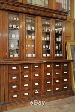 Budapest Grandes Apothicaire / Pharmacie / Chimistes Boutique Afficher Des Années 1800 Cabinet En Retard