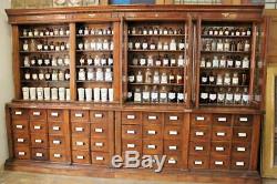 Budapest Grandes Apothicaire / Pharmacie / Chimistes Boutique Afficher Des Années 1800 Cabinet En Retard
