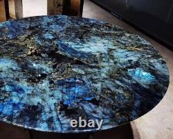 Élégante table basse latérale en labradorite avec un design unique parfait pour la décoration intérieure.