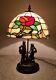 Lampe De Style Tiffany Avec Abat-jour Floral En Verre Coloré, Sculpture Art Nouveau De 18,5 Pouces De Hauteur.