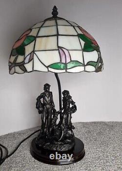 Lampe de style Tiffany avec abat-jour floral en verre coloré, sculpture Art Nouveau de 18,5 pouces de hauteur.
