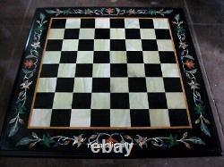 Plateau de table d'échecs en marbre de 18 pouces avec incrustations de pierres semi-précieuses, idéal pour une table d'appoint près du canapé.