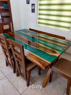 Plateaux de table en résine époxy verte, table de salle à manger en meubles faits main, décoration de table de luxe.