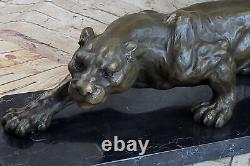 Sculpture d'un cougar sauvage dans le style Art Déco et Art Nouveau en bronze signé
