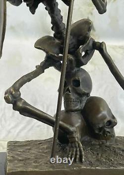 Sculpture de statue de style Art Nouveau Le guerrier squelette Bronze de style Art Déco NR