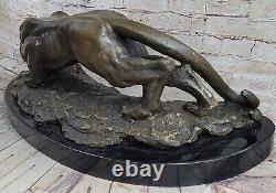 Sculpture en bronze signée représentant un puma sauvage dans le style Art Déco et Art Nouveau