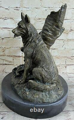 Sculpture figurine en bronze de chiens fabriquée à la main dans le style Art Déco européen détaillé.