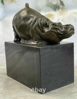 Statue Sculpture de hippopotame de style Art Déco, Art Nouveau, en bronze à vendre