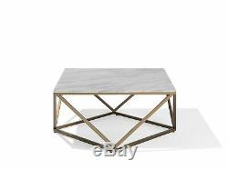 Table Basse Moderne Malibu Avec Finition En Marbre Et Cadre Géométrique En Métal Doré