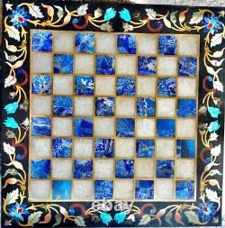 Table d'échecs de style antique de 18 pouces avec incrustation florale en pierre de lapis-lazuli pour la décoration de la salle de jeux.