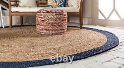 Tapis rond en jute 100% naturel avec ligne bleue tressée, aspect rustique réversible.