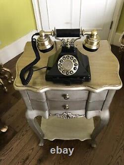 Téléphone de style antique (utilisé uniquement comme décoration) en bon état de fonctionnement
