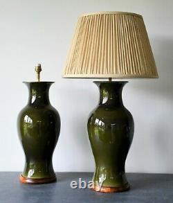 Une Paire De Lampes Chinoises Vintage Chinoises De Salle De Table De Lit En Laiton Vert Olive