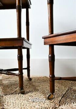 Une Paire De Vintage Mahogany Brass Chaise Canapé-lit Tables D'appoint Lampe Café Etagere