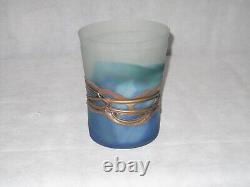 Vase en verre soufflé à la main de style Art déco, revêtu de métal bleu aqua