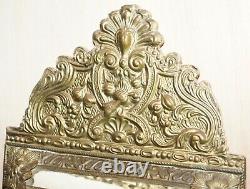 Vintage Repousse Brass Cushion Edge Mirror Français Monté Pour Touches Suspendues
